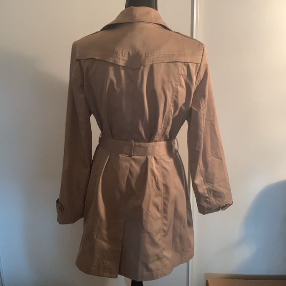 🎉HOST PICK🎉 Roz & Ali Tan Trench Coat - Picture 3 of 7